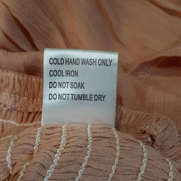 LF Smocked Flowy Crepe Off-Shoulder Boho Crop Top Small Melon NWT - Picture 5 of 7